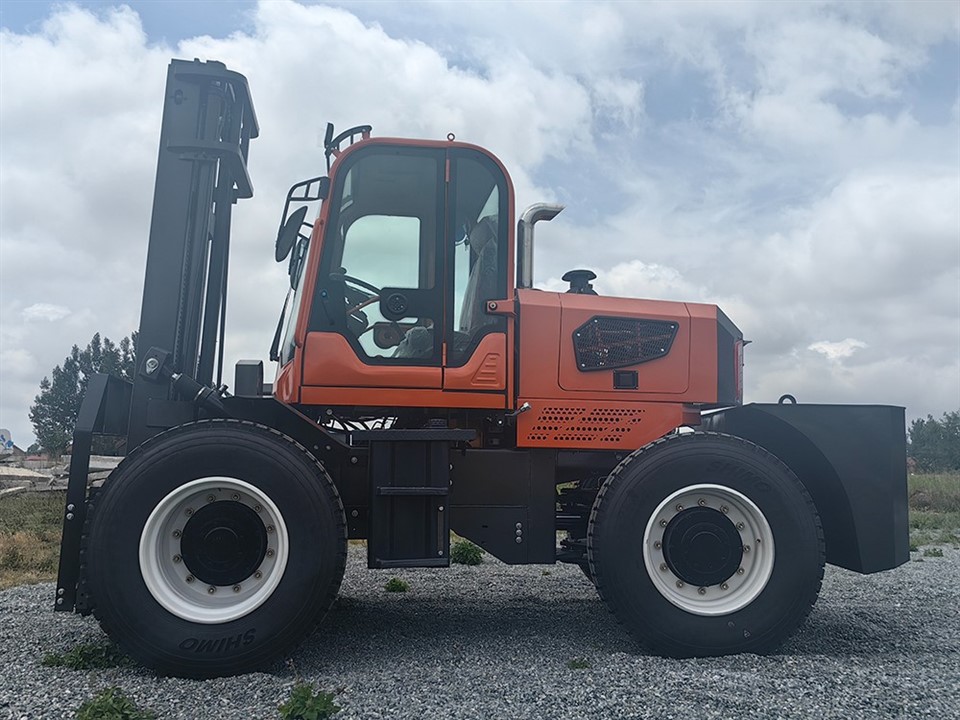 6 Tons Rear-Steering Off-road Forklift factory